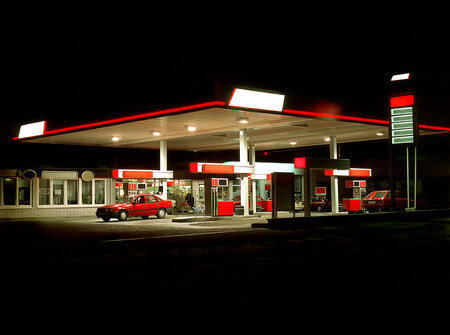 Tankstelle - rot / schwarz